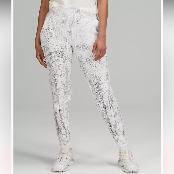 🍋NWT Lululemon Warm Down Jogger - Picture 1 of 9